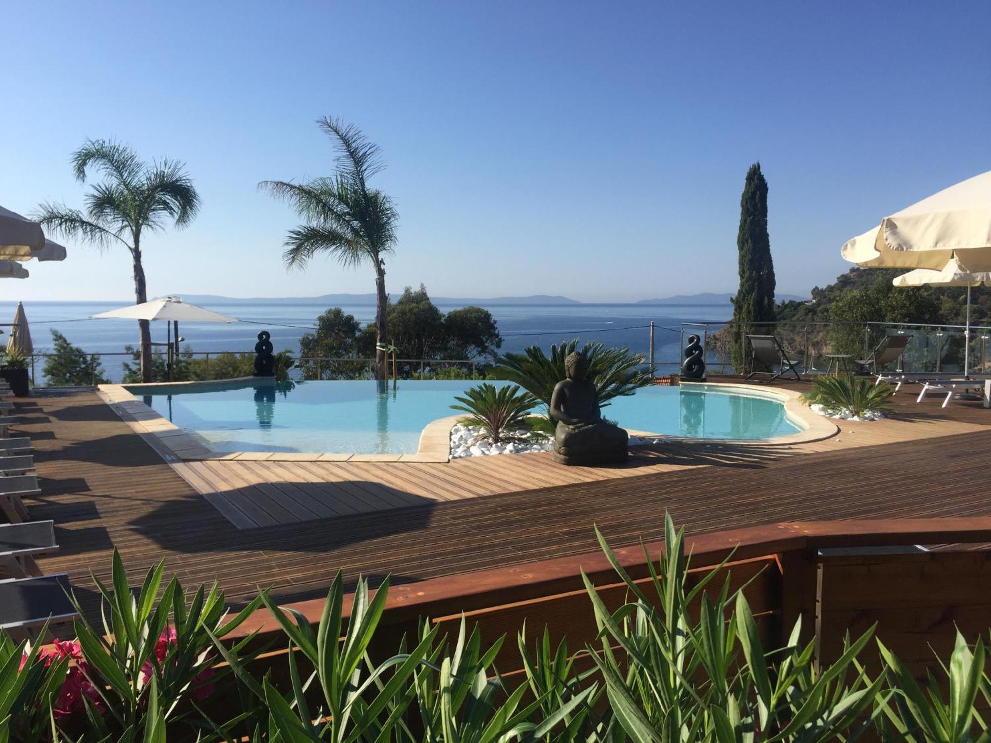 Les Lauriers Roses Aparthotel Le Le Rayol-Canadel-sur-Mer Exterior foto